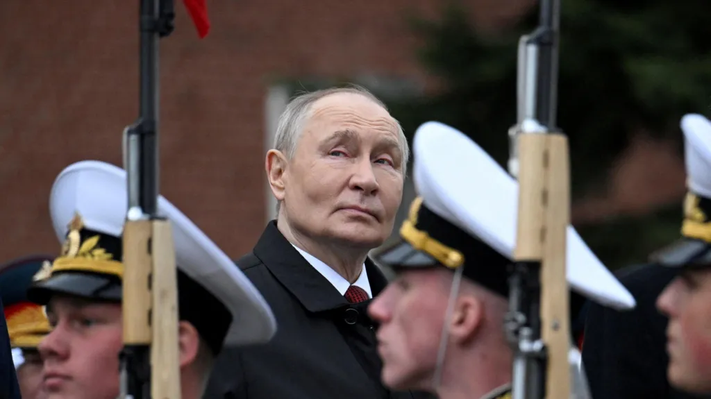 Ziua Victoriei sub semnul austerității: Putin atacă NATO din Piața Roșie, într-o paradă fără tancuri și rachete