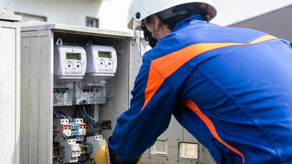 CONTORUL INTELIGENT, UTOPIE ROMÂNEASCĂ: Doar 35% dintre consumatori îl au montat. PPC domină, Electrica, la coadă. Ce pierdem