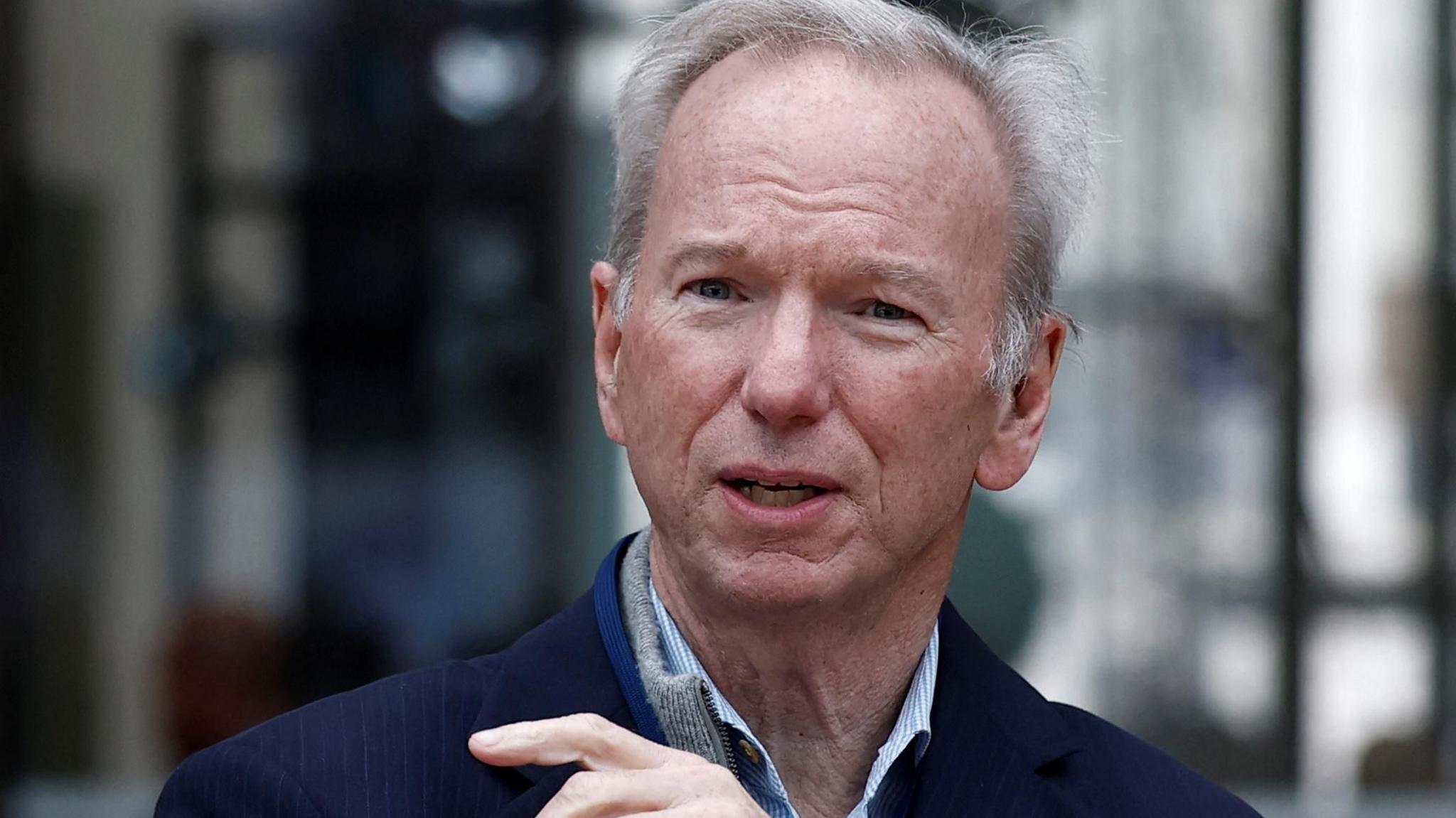 Eric Schmidt: „Dacă mai scrii cod în mod tradițional, oprește-te. S-a terminat”. Era programării clasice s-a încheiat