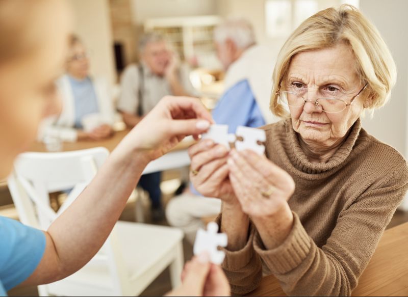Descoperire majoră în Alzheimer: O enzimă din creier declanșează boala. Cercetătorii au găsit cum să o neutralizeze