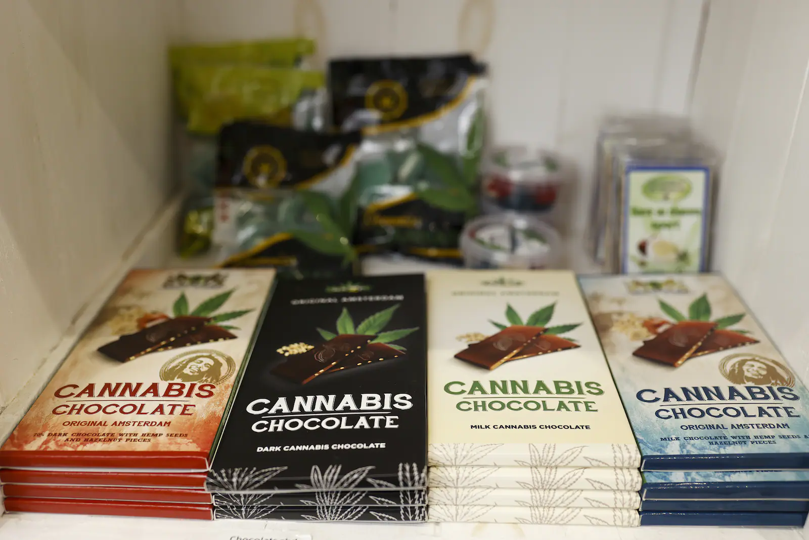 Franța interzice produsele alimentare cu CBD: bomboane, uleiuri, ceaiuri, scoase de la vânzare. Sute de magazine, în pericol de închidere