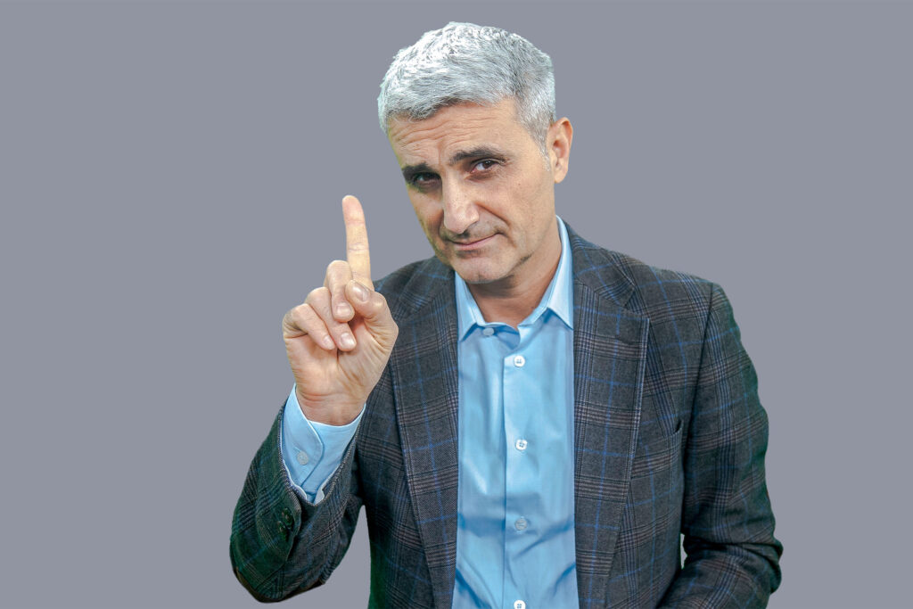 Robert Turcescu numește „releul de comandă” din presă și atacă dur: Bolojan, Nicușor Dan și „șosetele murdare” ale politicii